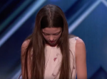 Video: Dievča prišlo so sklonenou hlavou, zaspievalo však ako levica