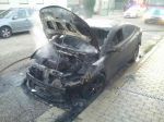 V Rybkách horela slama, v Trnave auto