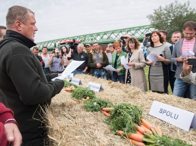 Farmári a predstavitelia strán podpísali memorandum o poľnohospodárstve