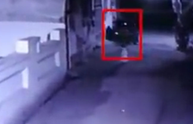 Video: Kamera zachytila dievčatko predtým, ako ho zavraždili