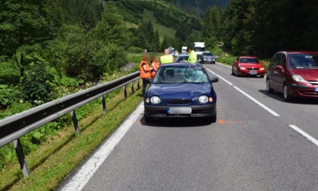 Zrážku s vozidlom neďaleko Korytnice neprežil 41-ročný chodec