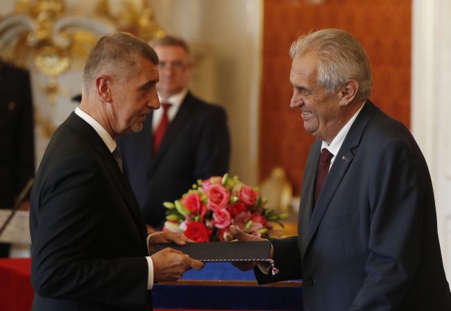 Český prezident Zeman vymenoval novú vládu Andreja Babiša