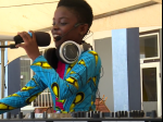 Video: Táto malá DJ-ka má neuveriteľný talent. Takto mení ľuďom náladu