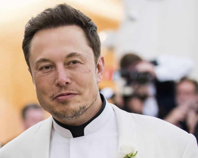 Týchto 8 kníh zmenilo život geniálneho Elona Muska, a zmenia aj ten váš