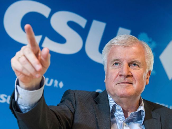 Seehofer nie je spokojný s výsledkami summitu EÚ