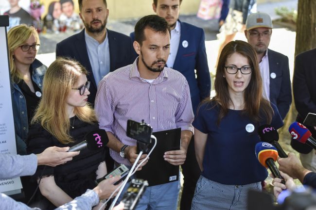 Za slušné Slovensko podporuje kandidátov Valla, Hattasa a Fiabáneho