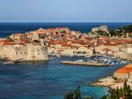 Niektoré časti mora v Chorvátsku sú kontaminované, úrady odporúčajú nekúpať sa tam