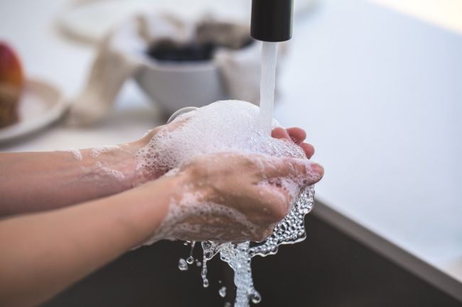 Ste si istí, že si umývate ruky správne? Podľa najnovšieho zistenia to vie len málokto