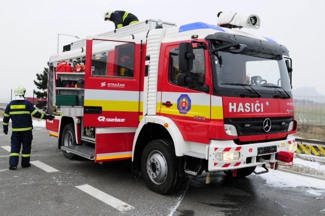 Hasiči pre búrky a dážď zasahovali do piatkového rána viac ako 60-krát