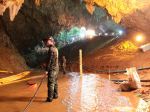 Prvých dvoch chlapcov vyviedli zo zatopenej jaskyne v Thajsku