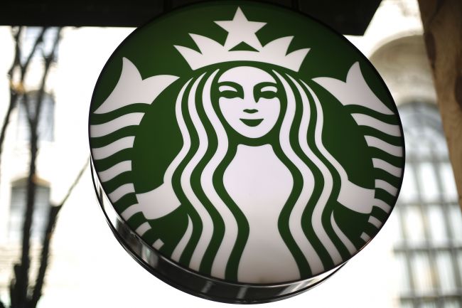 Aj Starbucks chce do roku 2020 skončiť s plastovými slamkami 