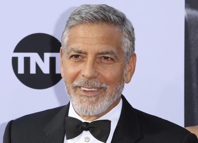 Herec George Clooney mal na Sardínii dopravnú nehodu