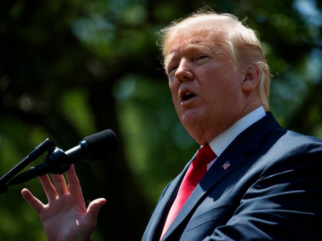Trump pobúril spojencov z NATO ešte pred príchodom na summit v Bruseli