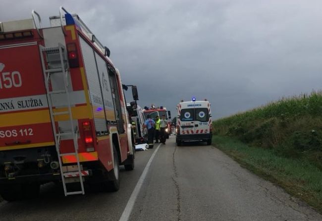 V Budmericiach došlo k vážnej nehode, na mieste zasahujú leteckí záchranári
