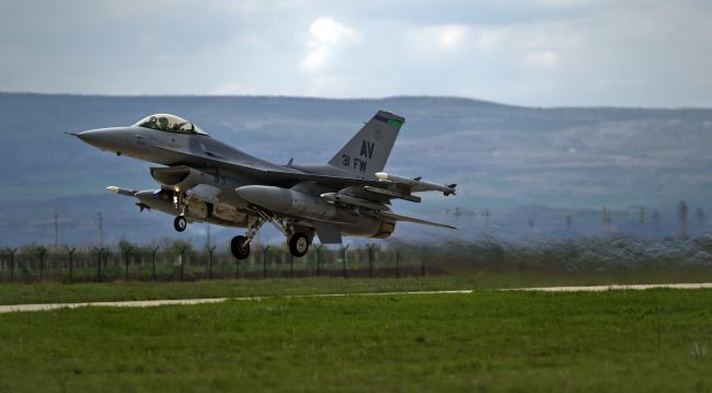 Slovensko nakúpi 14 amerických stíhačiek F-16