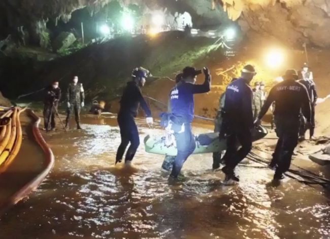 Manželka potápača, ktorý zahynul v thajskej jaskyni: "Chlapci, neobviňujte sa."