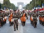 Francúzsko oslávilo Deň Bastily vojenskou prehliadkou na Champs-Élysées