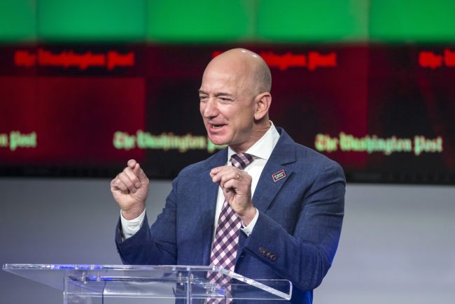 Jeff Bezos je najbohatším človekom v modernej histórii