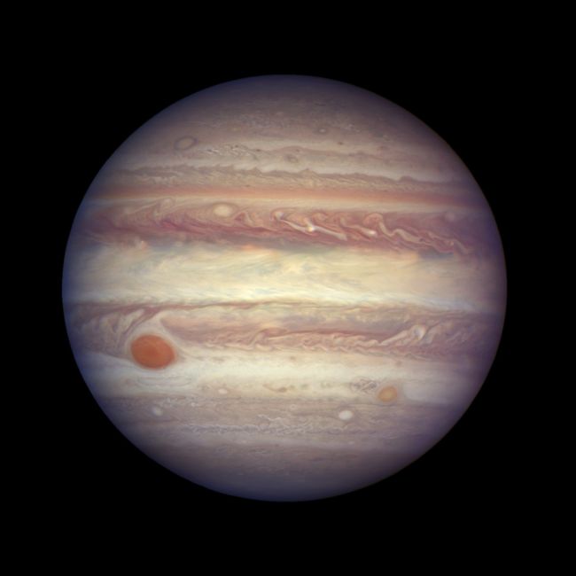 V okolí Jupitera objavili už 79 mesiacov