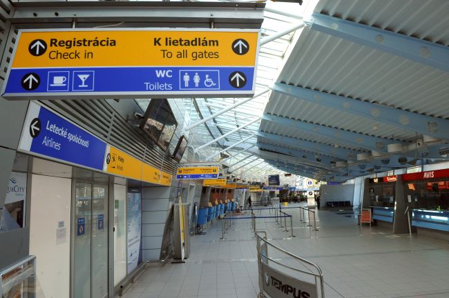 Na bratislavskom letisku pristálo lietadlo bez vysunutia podvozku