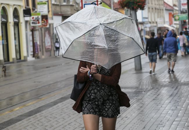 Časť Slovenska dnes zasiahne intenzívny dážď