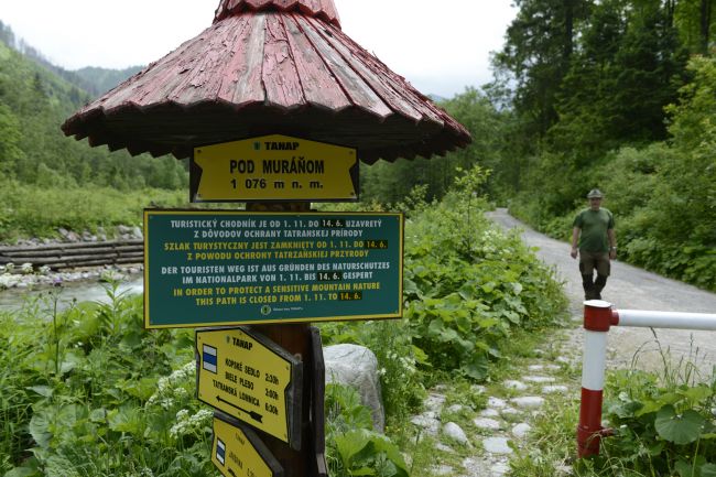 Tatranské turistické chodníky cez Bielovodskú a Javorovú dolinu uzavreli
