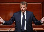 Emmanuel Macron po kritike nariadil reorganizáciu svojho úradu