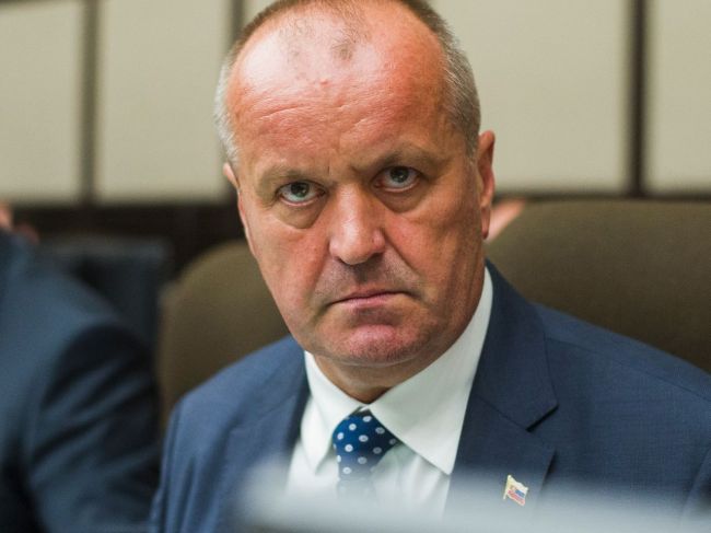 Minister Gajdoš podáva podnet na Generálnu prokuratúru pre Slovenských brancov