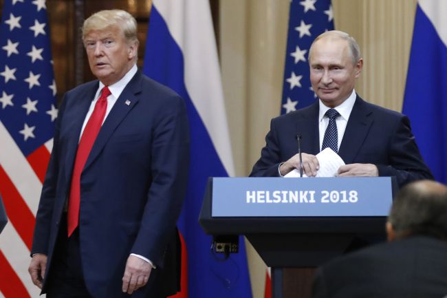 Trump obhajoval, že počas stretnutia s Putinom neurobil žiadny ústupok