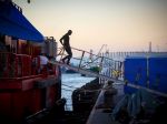 Stovky migrantov prenikli z Maroka do španielskej enklávy Ceuta