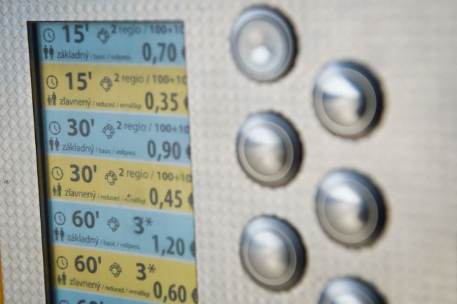 Vo Viedni zadržali Slováka, ktorý manipuloval s automatmi na cestovné lístky