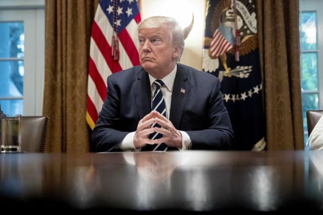 Trump popiera, že by vopred vedel o spornom predvolebnom stretnutí