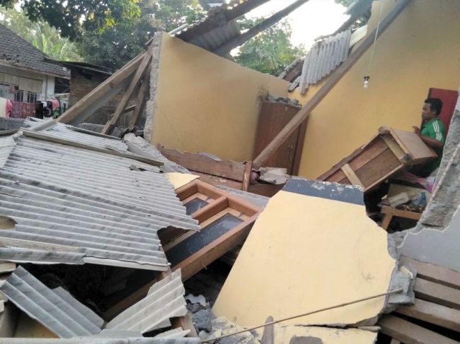 10 mŕtvych a 40 zranených pri zemetrasení na ostrove Lombok