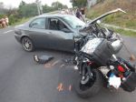 Po vážnej dopravnej nehode skončili v nemocnici dvaja motorkári