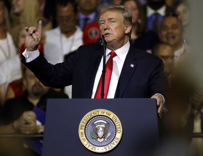 Trump vyzval Sessionsa, aby zastavil vyšetrovanie zasahovania Ruska do volieb