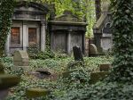 Na cintoríne pri Ružomberku našli telo mŕtvej ženy