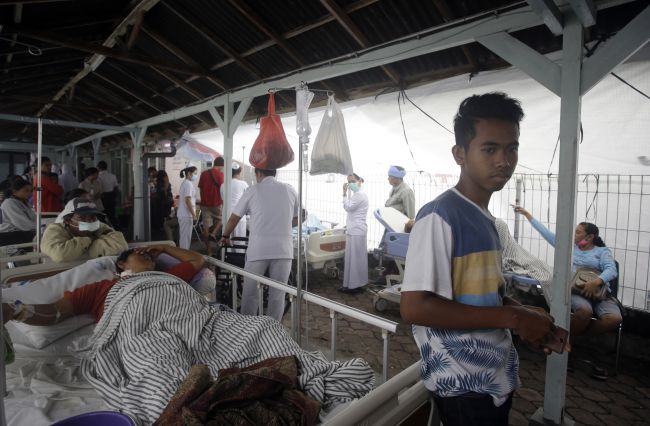 Zemetrasenie na ostrove Lombok má najmenej 142 obetí