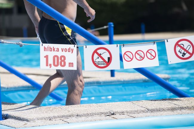 Polícia v bazéne na bratislavskom kúpalisku našla telo muža
