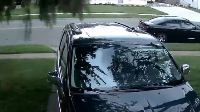 Video: Takto to vyzerá, keď auto zasiahne blesk
