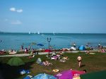 V horúčavách je jazero Balaton obsadené, turisti spia aj v autách