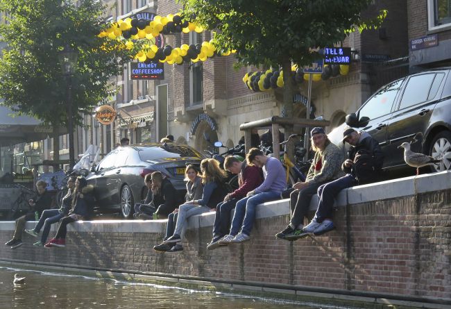 Amsterdam zakročí proti excesom a prílišnému náporu turistov