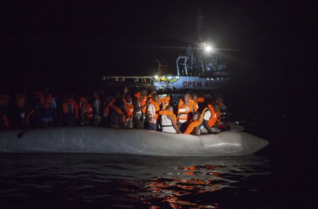 Pri pobreží Turecka sa potopil čln s migrantmi, zahynulo 7 detí a 2 ženy
