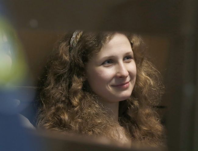 Kapela Pussy Riot oznámila, že jej členka odišla z krajiny napriek zákazu