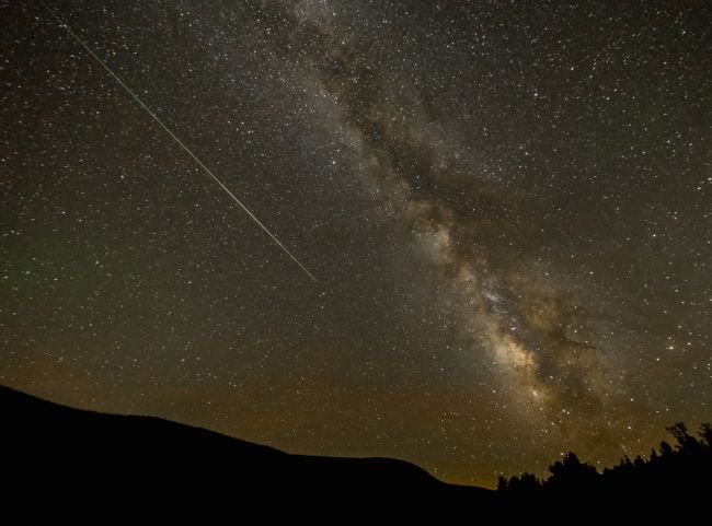 Slováci, hlavy hore! Cez víkend nás čaká najhojnejší meteorický roj roka!