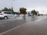 SHMÚ: Na západe Slovenska sa vyskytujú silné búrky, hrozia aj prívalové povodne
