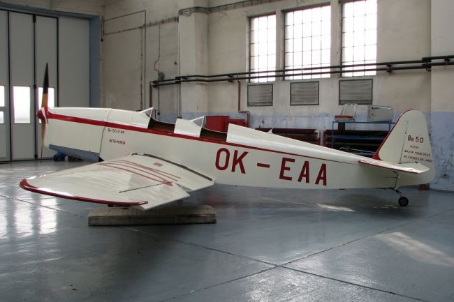 Pri leteckom dni sa zrútilo historické lietadlo, pilot neprežil