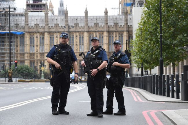 Muža po útoku autom v Londýne vzali do väzby pre podozrenia z terorizmu