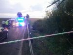 Pri dopravnej nehode sa rozpolilo auto, neprežili 2 osoby