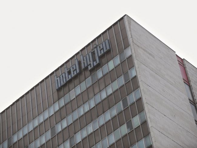 Chátrajúci bývalý hotel Kyjev chcú začať rekonštruovať budúci rok