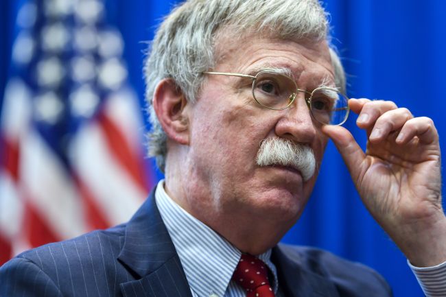 Bolton varoval Rusko pred zasahovaním do novembrových volieb v USA